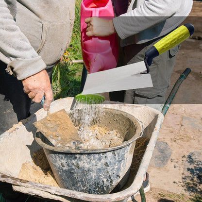 Square head trowel for precise and smooth plastering work