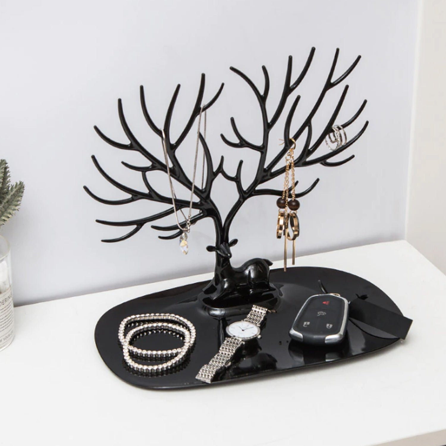 Stylish deer-shaped earring and necklace holder.