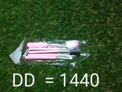 Brush set for makeup application