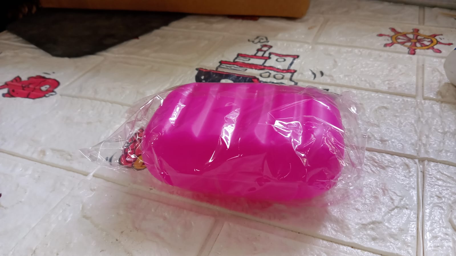 Travel soap dish with cover