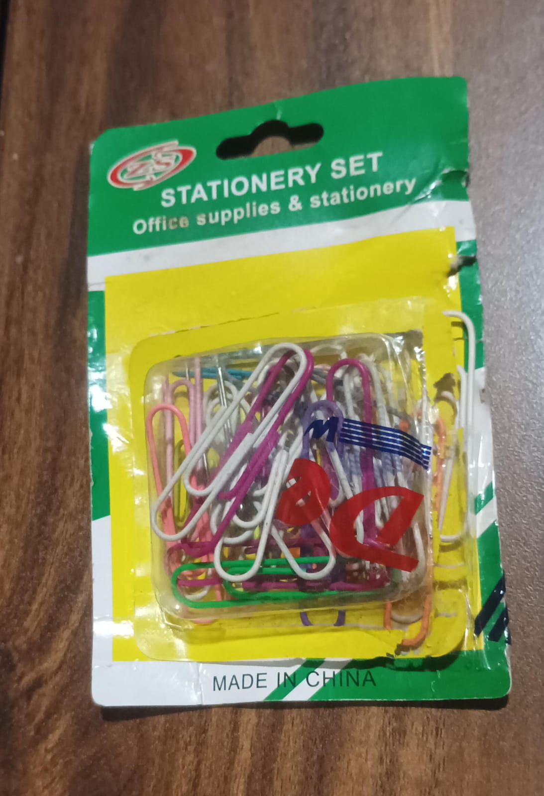 Multipurpose Assorted Color Paper Clips (Approx 30 Pcs / Medium Size)